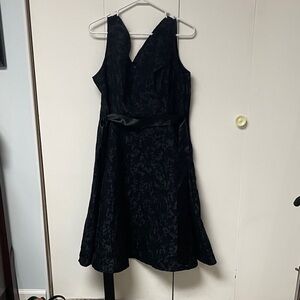 Chic Black Sleeveless Midi Dress